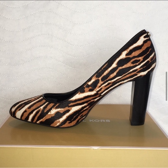 Michael Kors Flex Pump Dark Camel Size 8 NWT - Picture 5 of 15